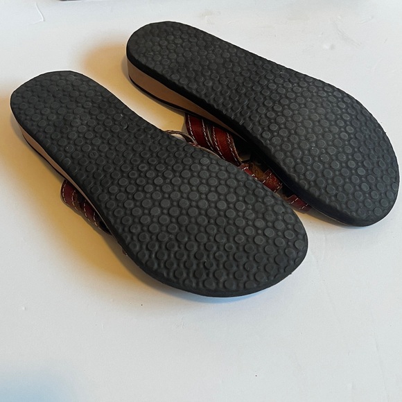 All genuine leather handmade in Mexico brown& colorful floral Women's flip flops - Picture 4 of 6